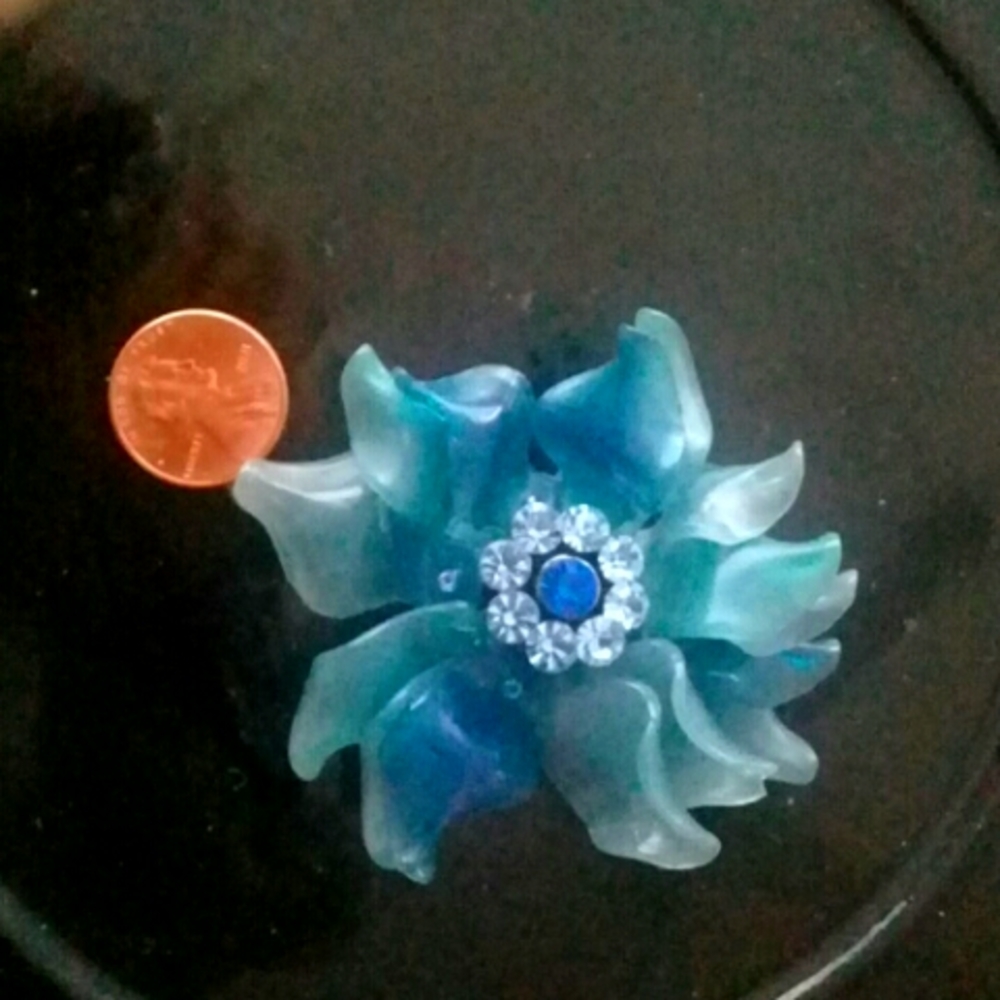 VINTAGE BROOCH 1930s. Ships Free